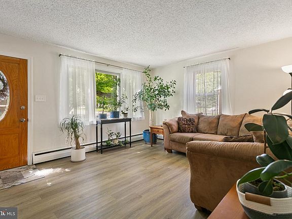 5th image of 117 W Wayne Ave