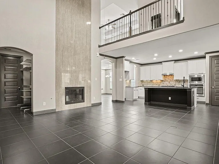 14105 N Lake Branch Ln — Photo 2
