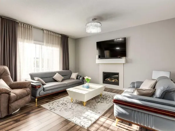 165 W Bayside Loop SW, Airdrie, AB T4B 3W7