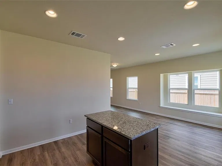 10324 Bankhead Dr — Photo 7
