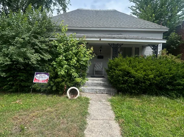 905 W Monroe St, Herrin, IL 62948