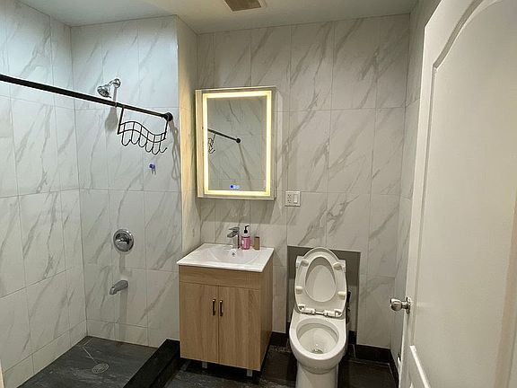 4th image of 465 W 163rd St #1B