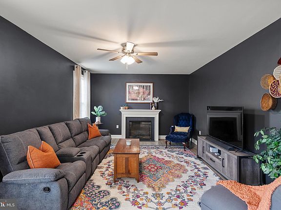 2nd image of 220 Ladysmith Dr