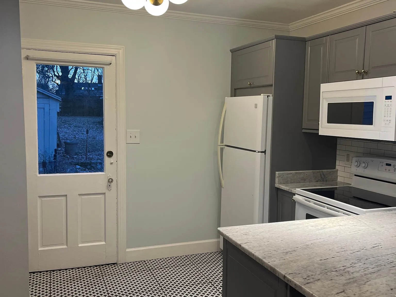 3 bed, 1210 sqft, $1,650 — Photo 2