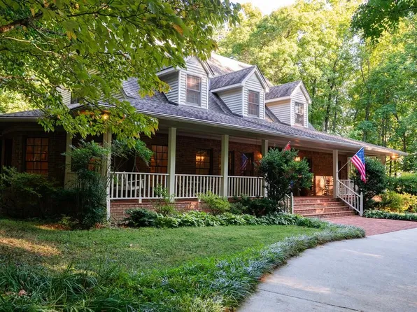 693 Tower Hill Rd, Livingston, TN 38570