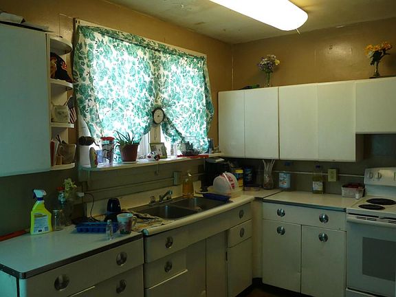 2nd image of 212 E Hamtramck St