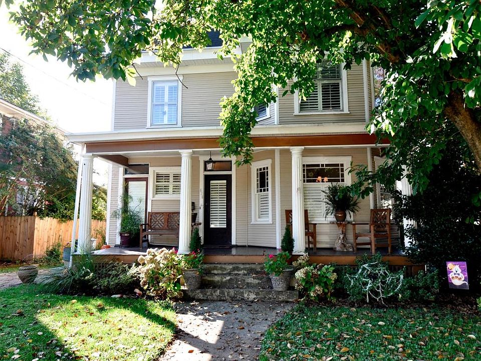 1st image of 626 Woods Ave SW