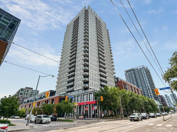 170 Sumach St #1806, Toronto, ON M5A 0C3