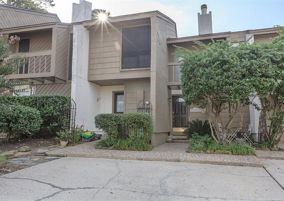 1st image of 3947 Knollcrest Dr