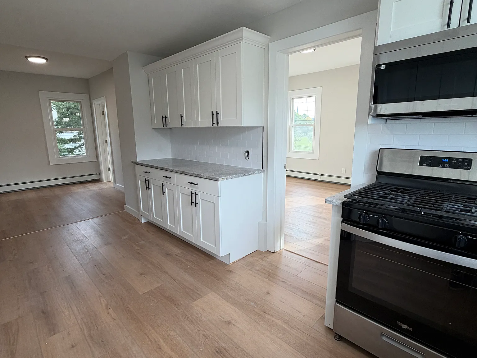 2 bed, 700 sqft, $1,800 — Photo 3