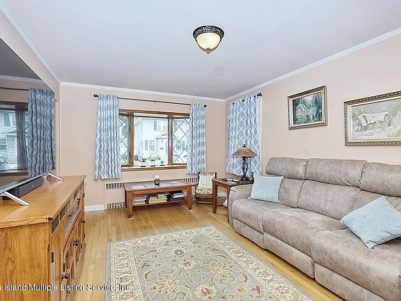 4th image of 450 Pelton Ave