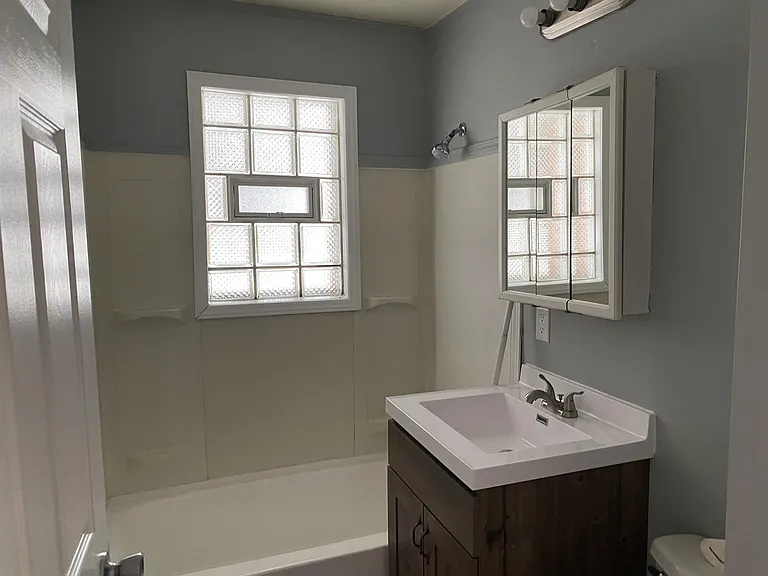 1025 E 44th Pl — Photo 5