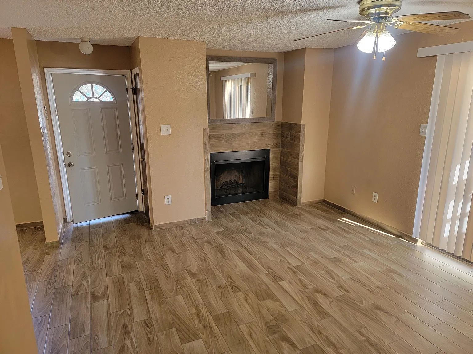 314 E Denton Dr — Photo 3