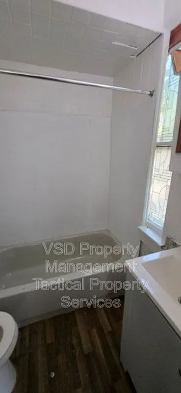 2 bed, 1.0 bath, 876 sqft, $795 — Photo 2