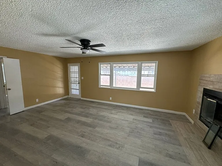 419 Angela Way — Photo 8