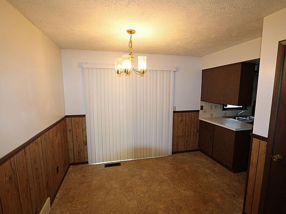3rd image of 2194 Carol Ln