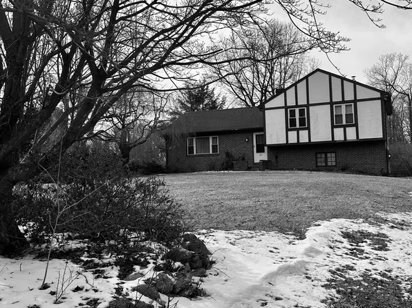 127 Foxcroft Ln, Robesonia, PA 19551