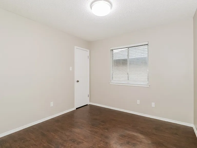 606 Clearwater Trl — Photo 11