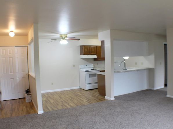 1316 Meadowcreek Dr APT 7, Pewaukee, WI 53072