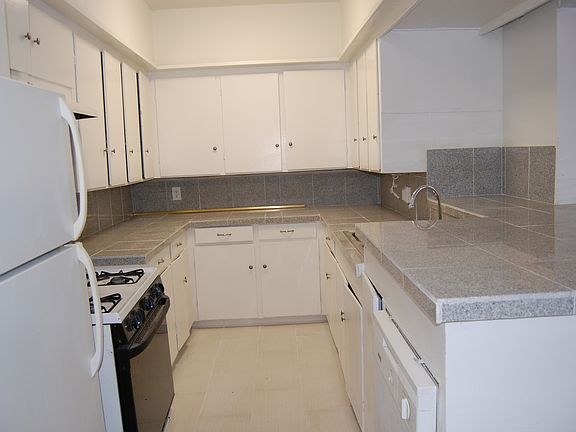 3rd image of 2502 Driscoll St APT 2