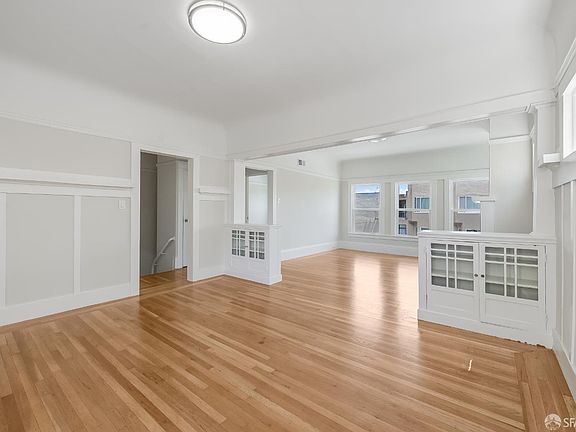 4th image of 379-381 25th Ave