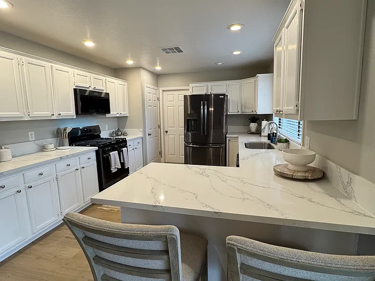 3732 N Taylor Dr — Photo 73