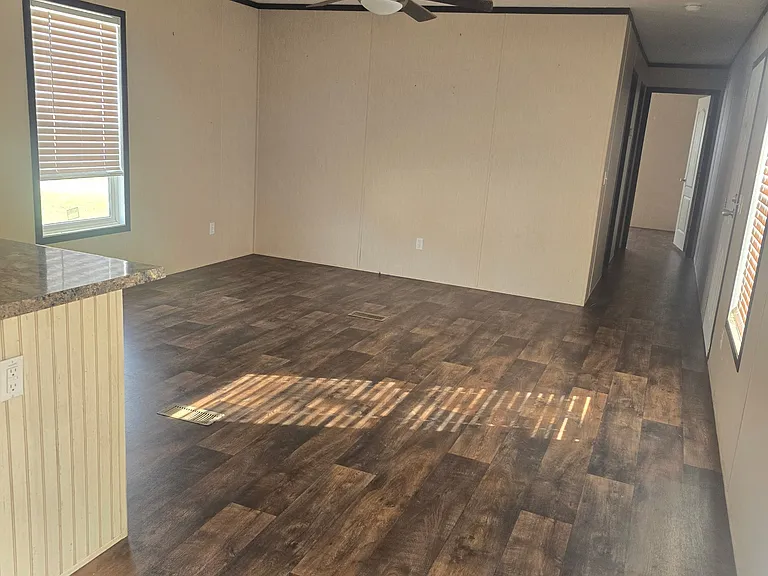 320 Wynnwood Ln — Photo 3