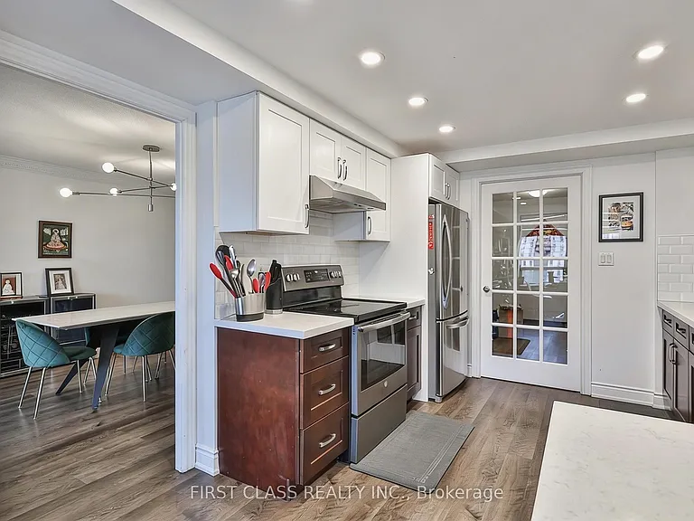 3181 Bayview Ave #902 — Photo 8