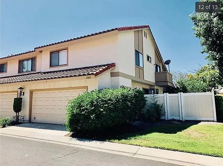 3 bed, 2.5 bath, 1641 sqft, $3,600 — Photo 2
