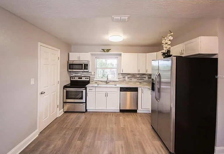 2909 Cornell Ave — Photo 6