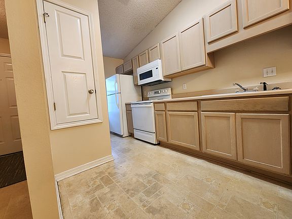 5th image of 9580 Cobblebrook Dr