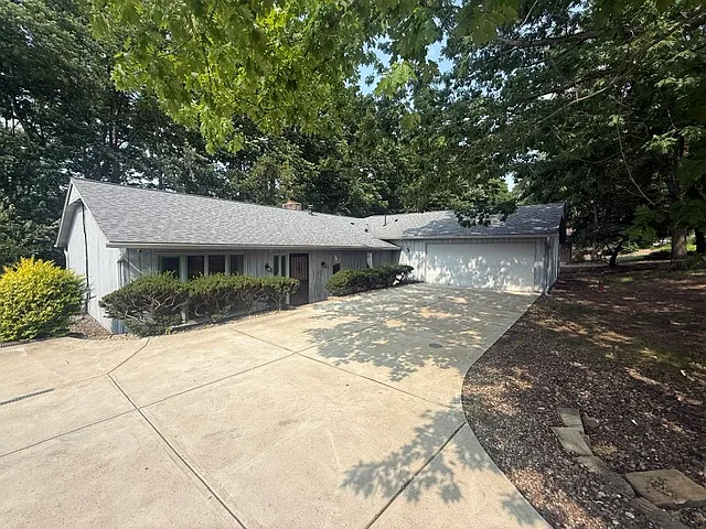 17482 Falling Water Rd