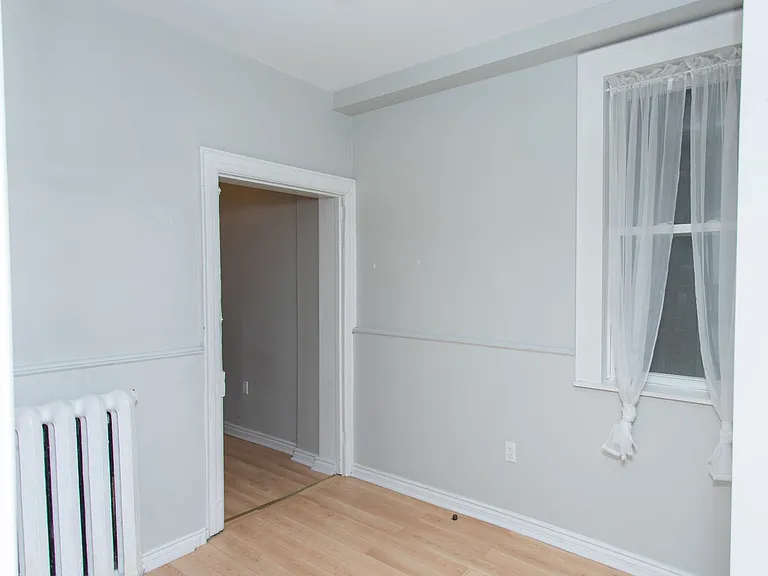 682 Bathurst St #2 — Photo 14
