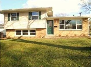 240 Ensenada Dr, Carpentersville, IL 60110