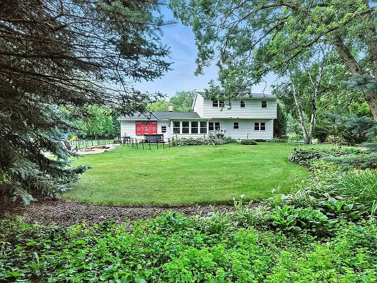 900 Woodview Dr — Photo 25