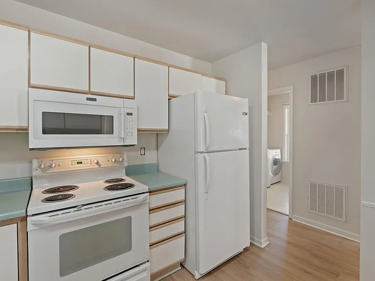1081 Wintergreen Ln — Photo 21