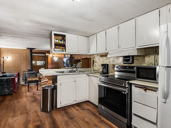 5th image of 582 Mountain View Rd