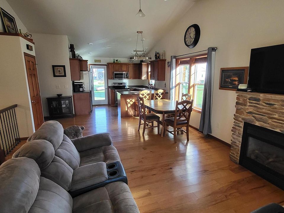 915 Deer Ln, Brookings, SD 57006 Zillow