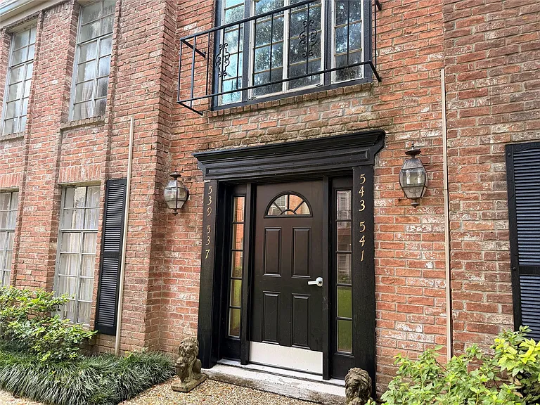 537 N Post Oak Ln #537 — Photo 15