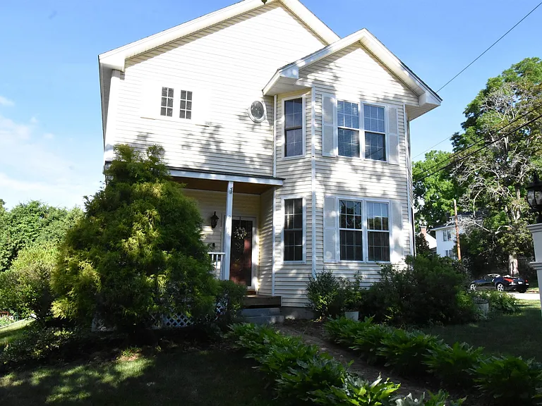 2246 Elm St — Photo 1