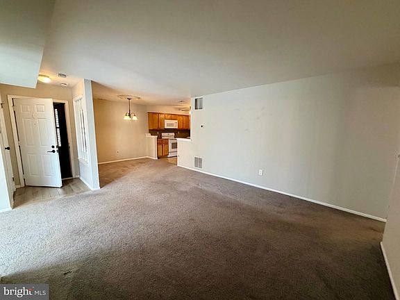 2nd image of 17 Windsor Ct