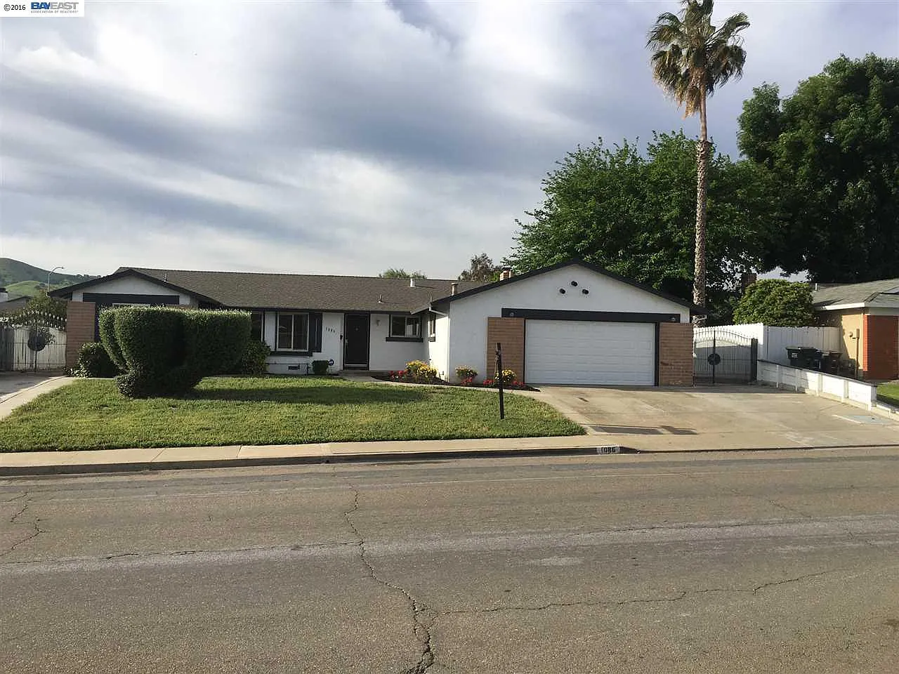 1086 Ventura Dr photo 1