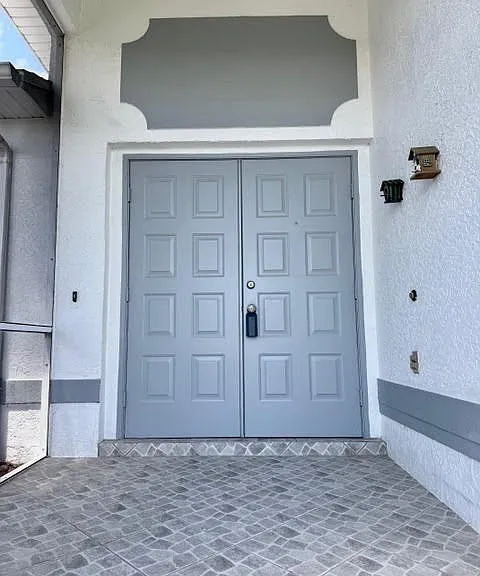910 SW 3rd Ave — Photo 3