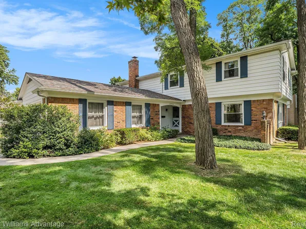 23776 Gill Rd, Farmington, MI 48335