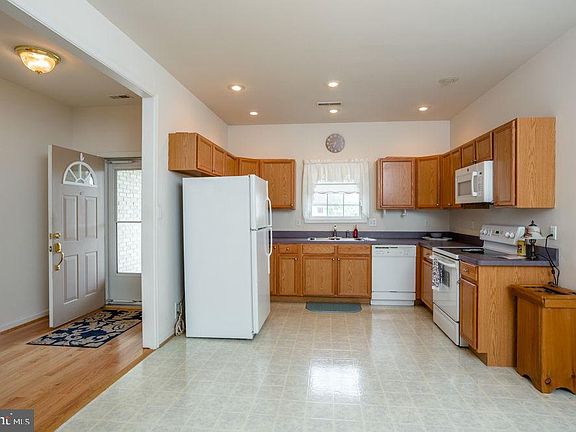 2nd image of 610 Allegheny Cir