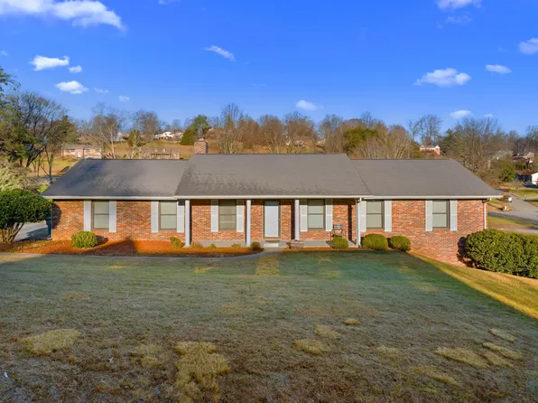 1445 Pin Oak Dr, Morristown, TN 37814