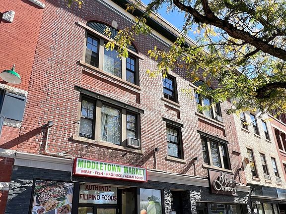 3rd image of 480 Main Street