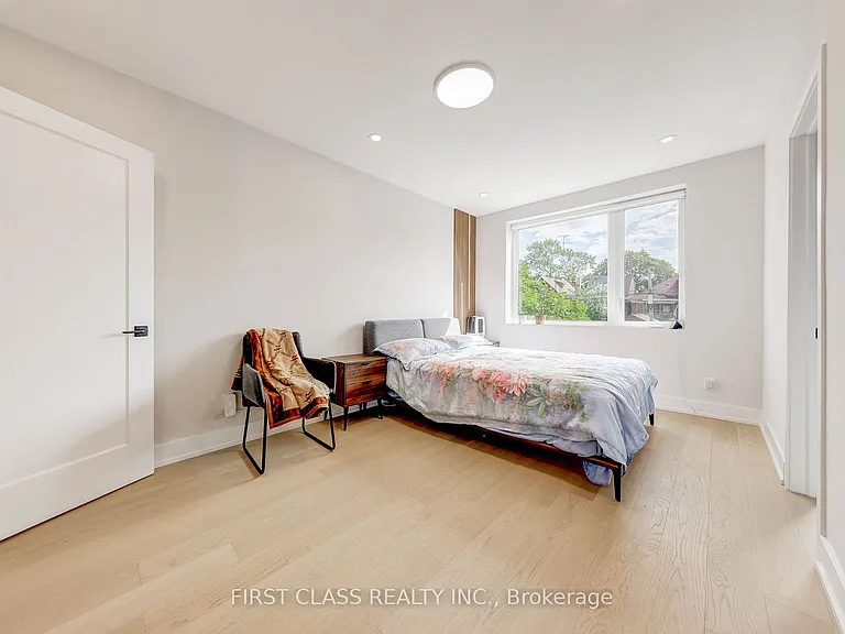 431 Roxton Rd — Photo 13