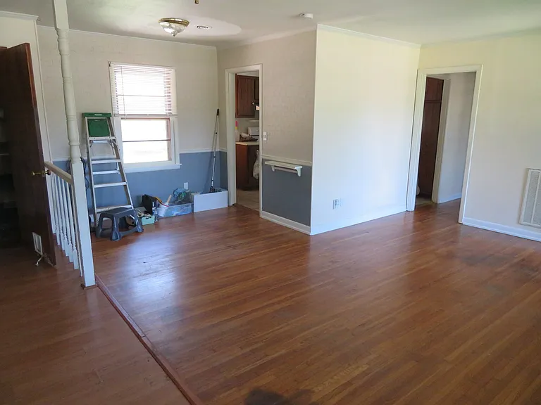 1900 Stevens Dr NE — Photo 2