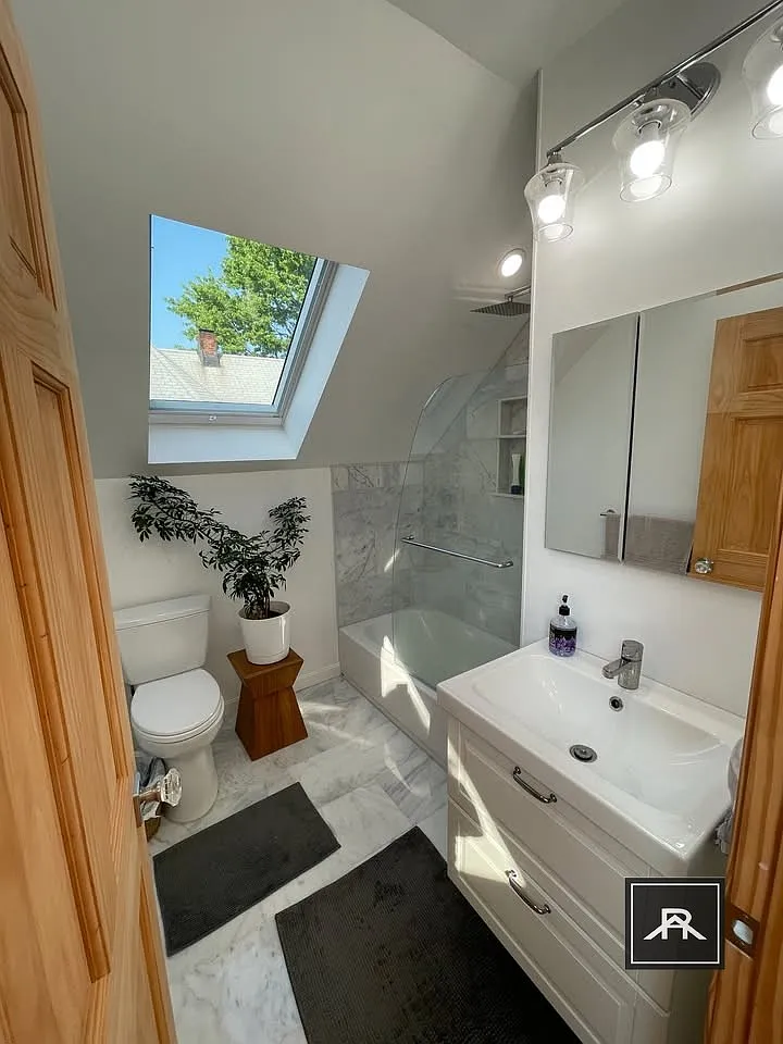 4 bed, 2.0 bath, $5,195 — Photo 3